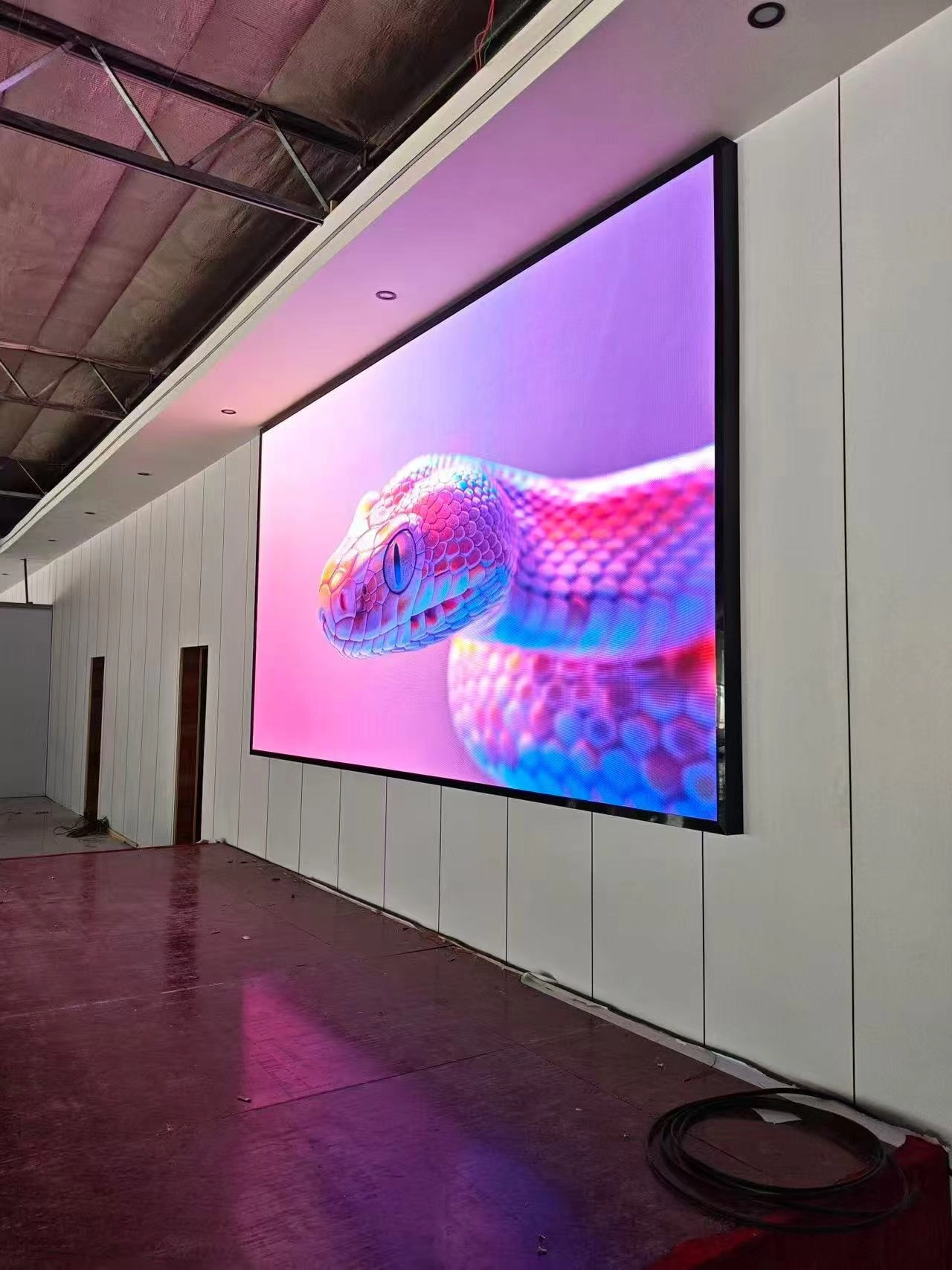 high-resolution-indoor-led-display-installation-case