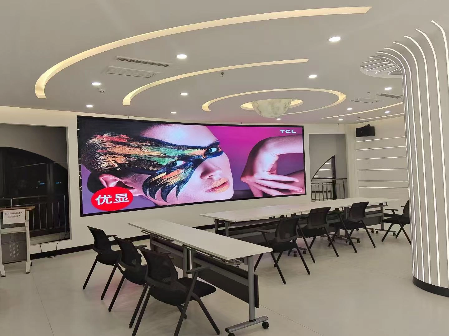 p0-62-cob-led-video-wall-for-control-room