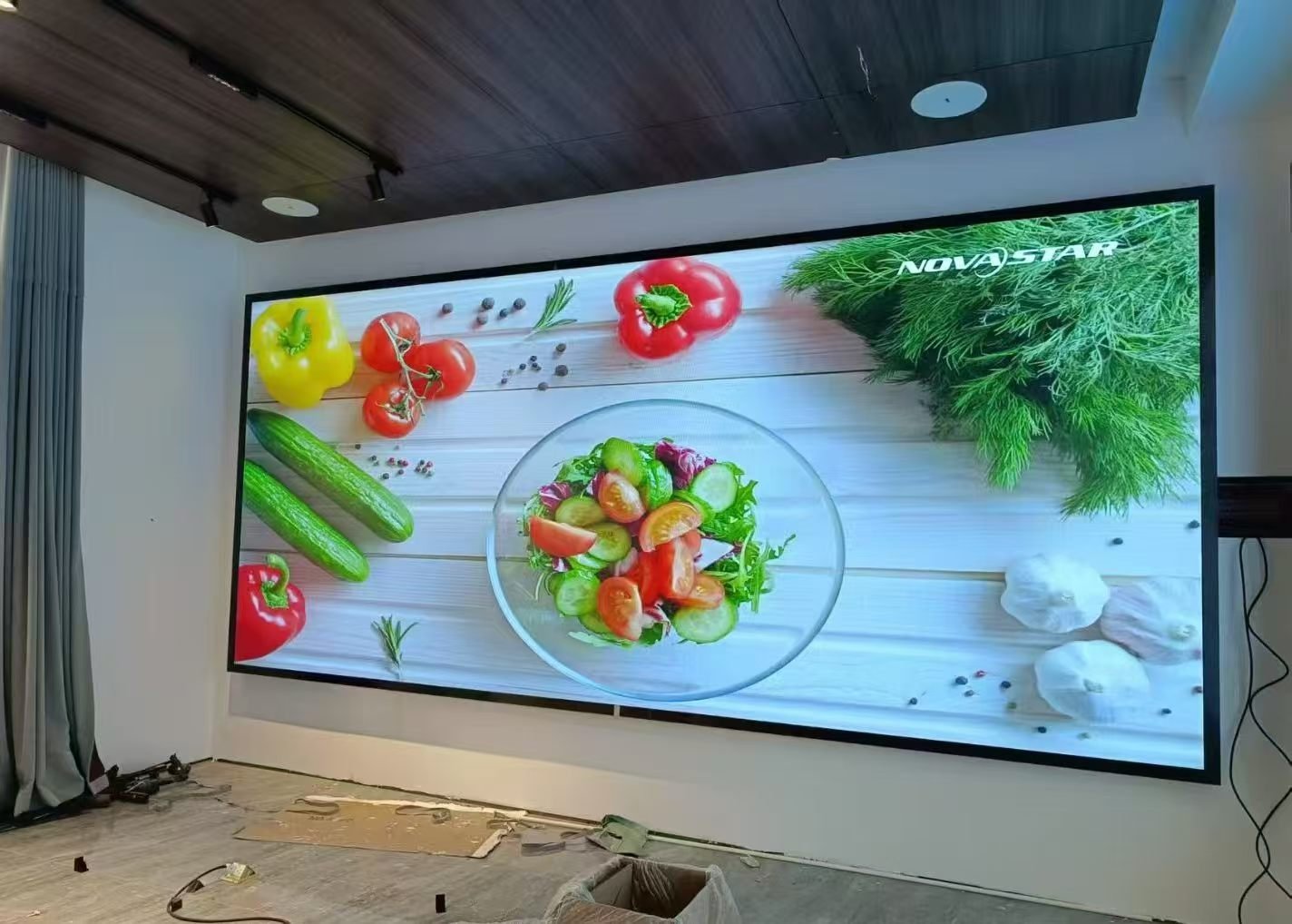 p0-78-cob-led-video-wall-for-control-room